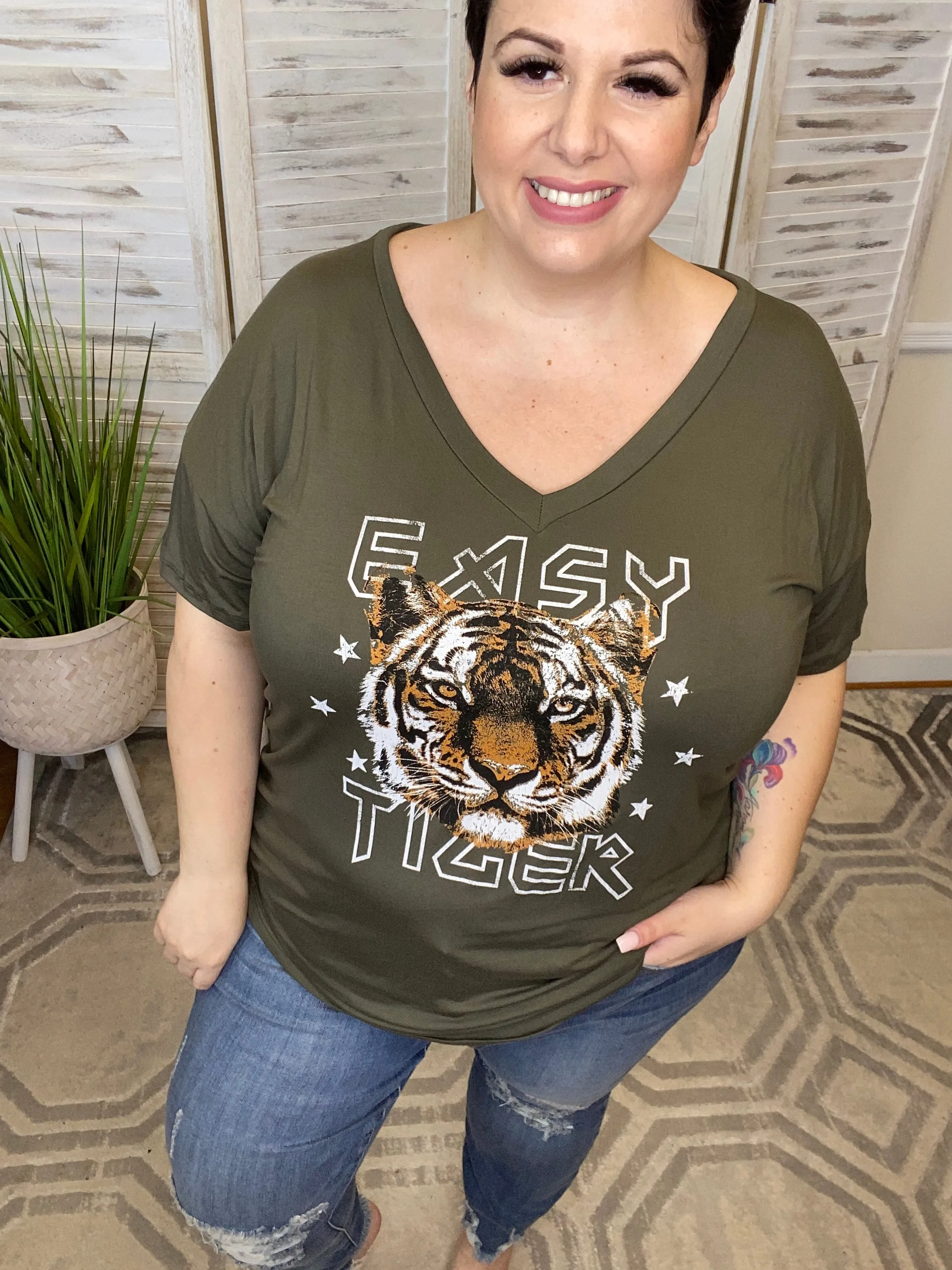 #K273  Easy Tiger Graphic T-shirt