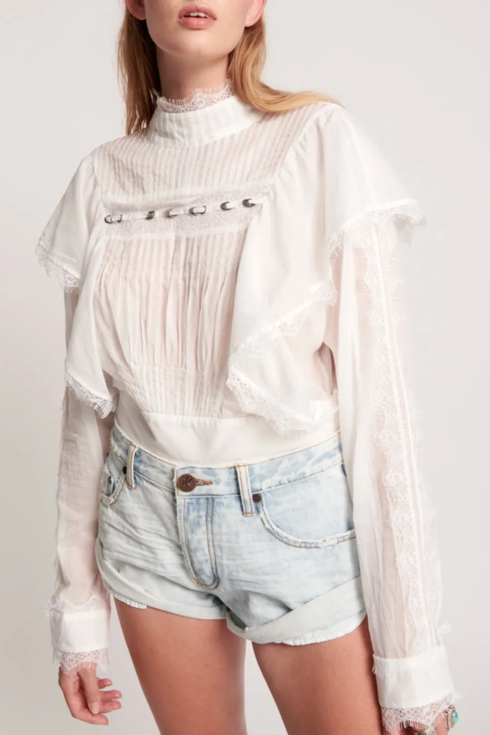 Metal Ring Adventure White Lace LS High Neck Top