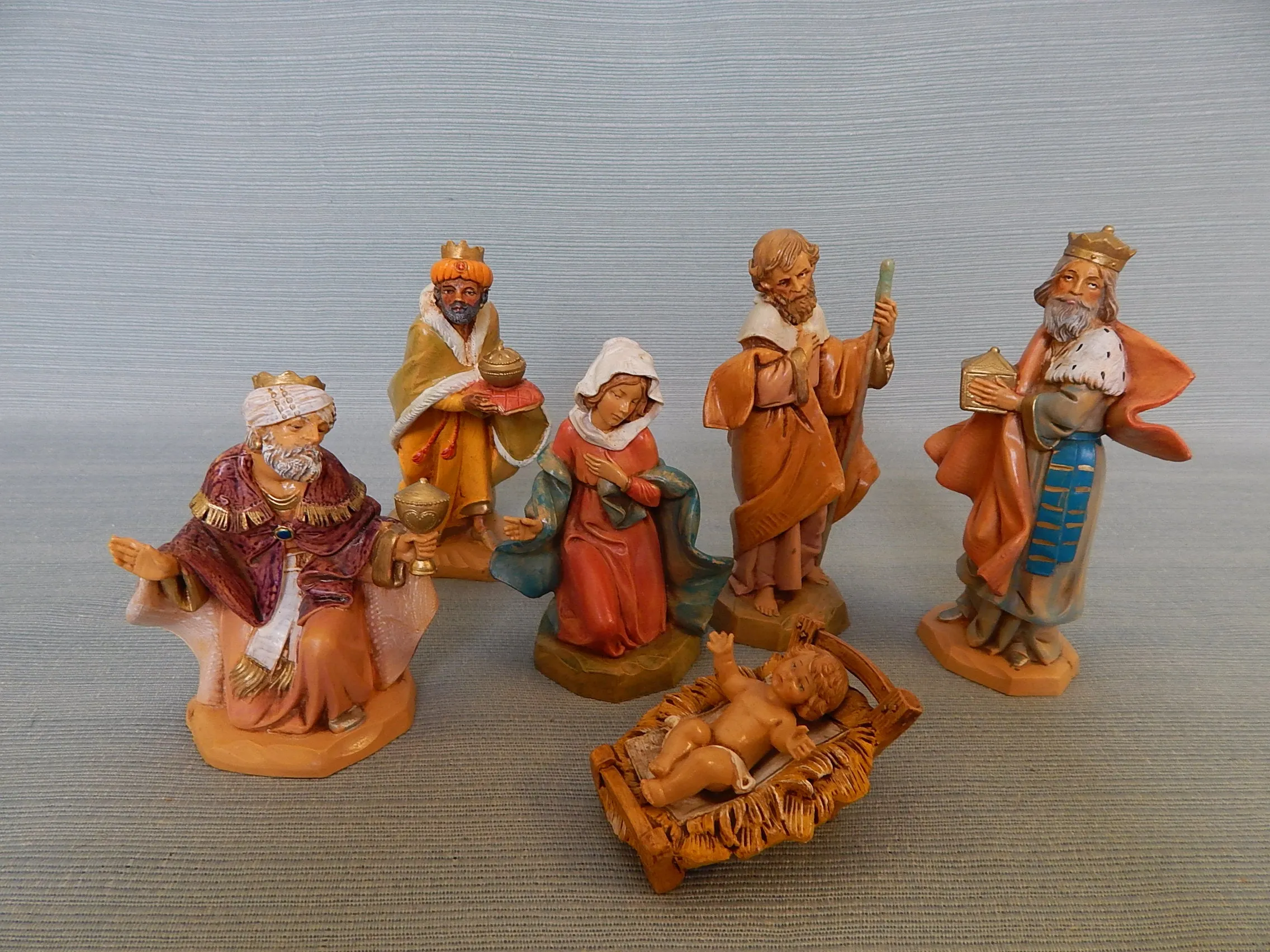 The Fontanini Heirloom Nativity by Roman - Very Good Condition as Noted