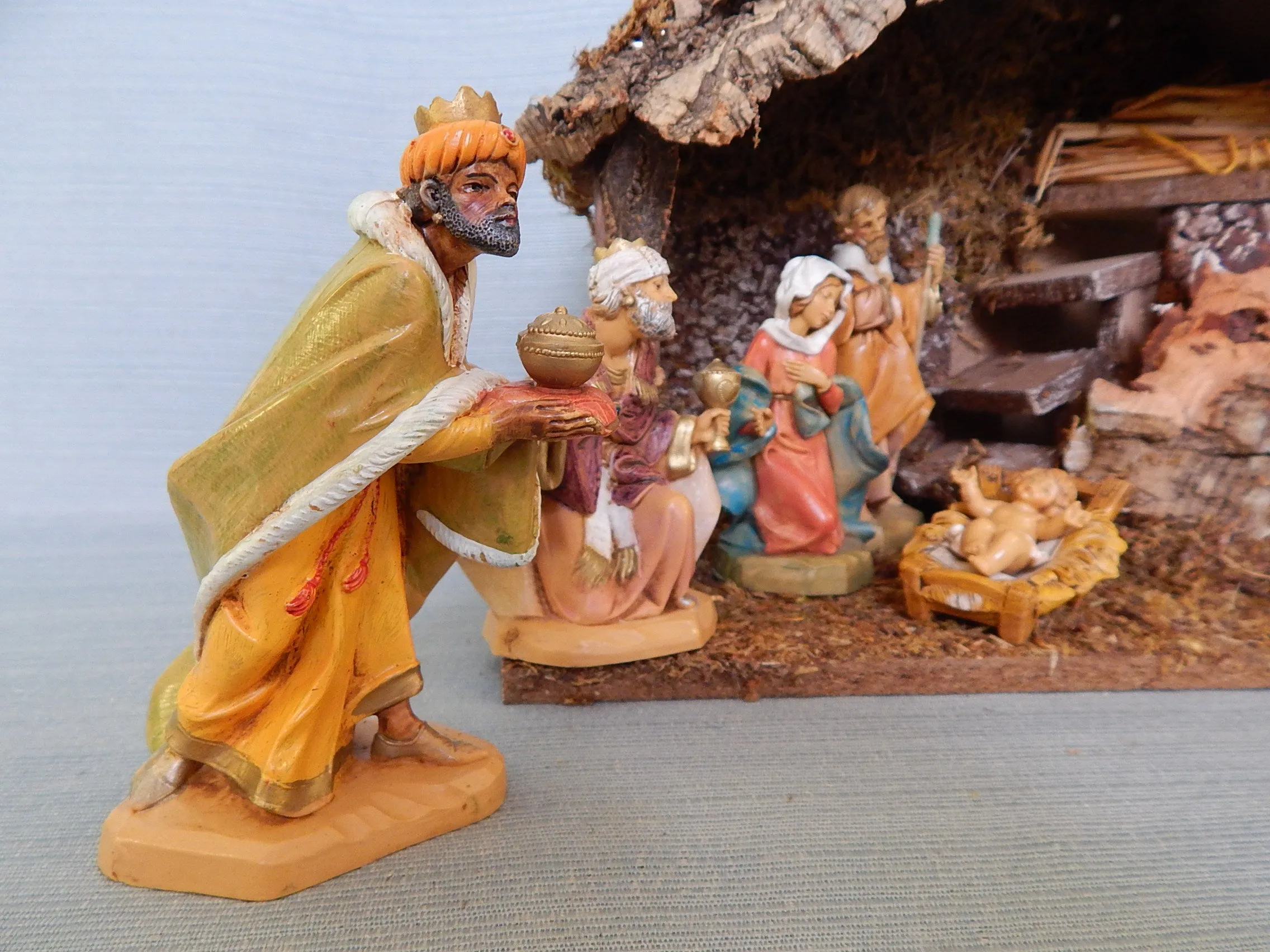 The Fontanini Heirloom Nativity by Roman - Very Good Condition as Noted