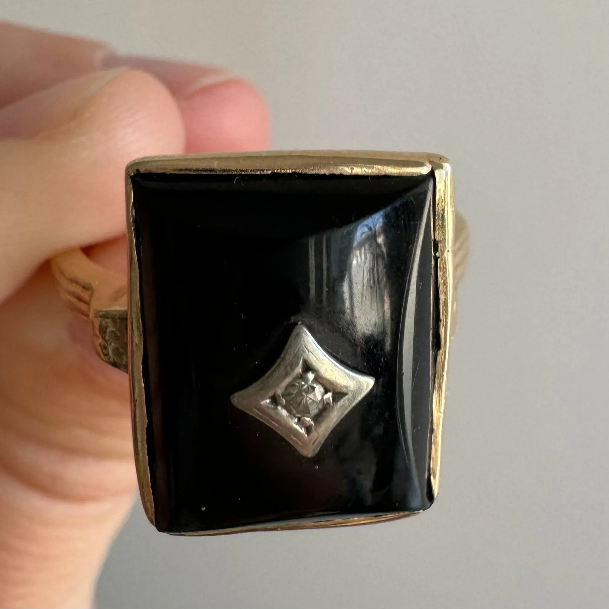 V I N T A G E // 1930s does 1920s / 14k yellow gold with onyx and diamond / size 9.25