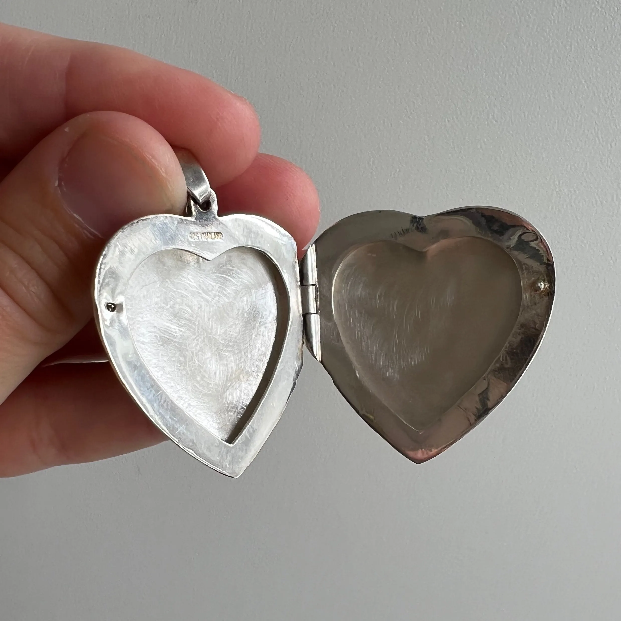 V I N T A G E // floral corners / sterling silver engraved heart locket / a pendant