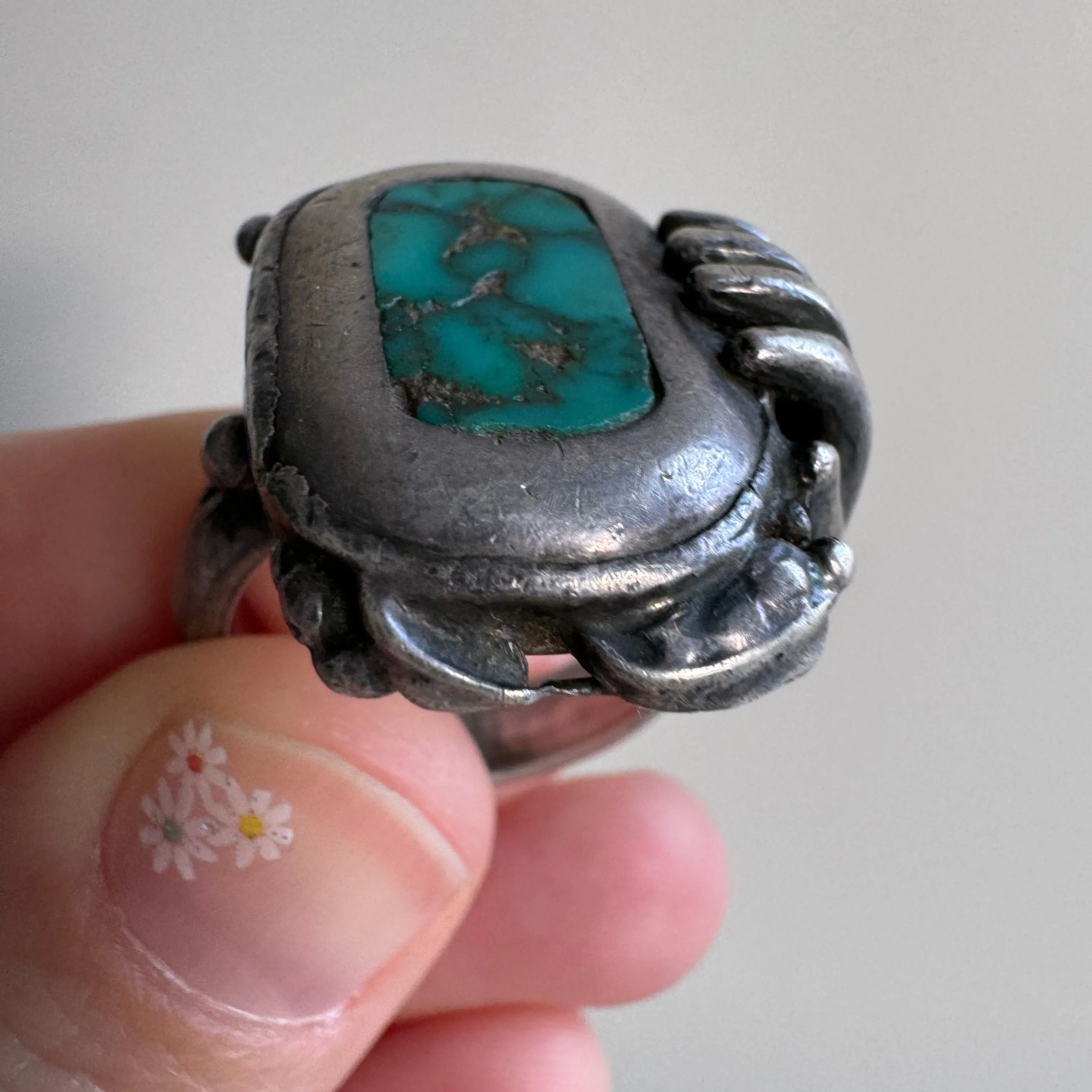 V I N T A G E // mano and magic / sterling silver arts and crafts turquoise and figural hand ring / size 7.75