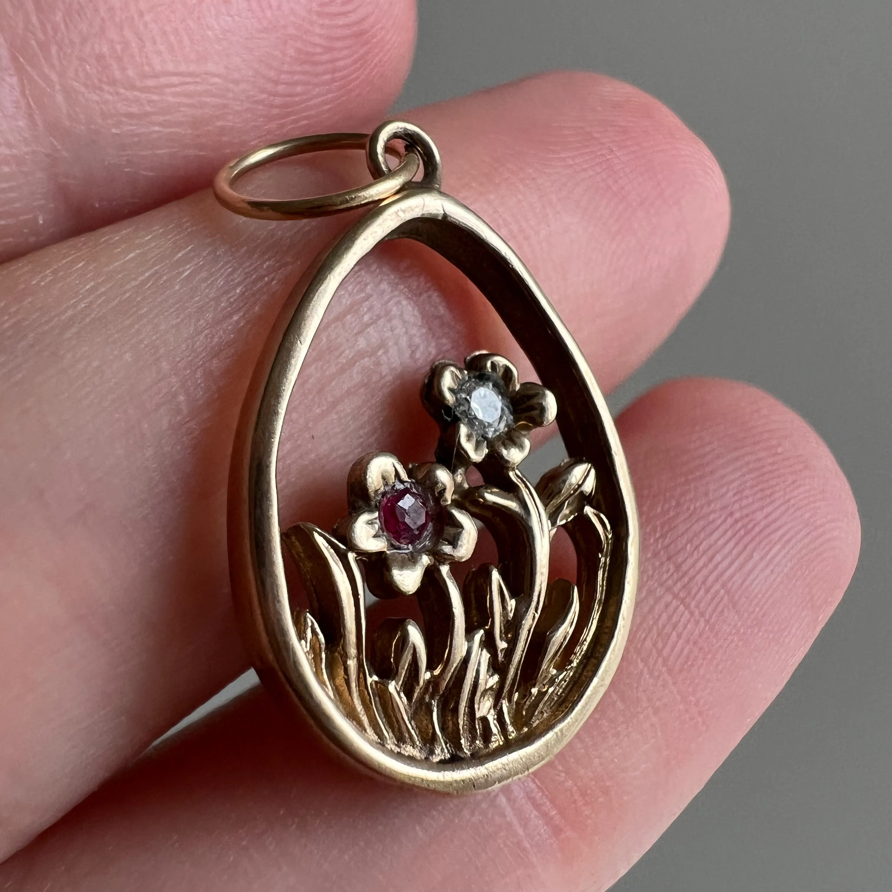 V I N T A G E // tiniest garden / 10k yellow gold with glass stones / a floral pendant